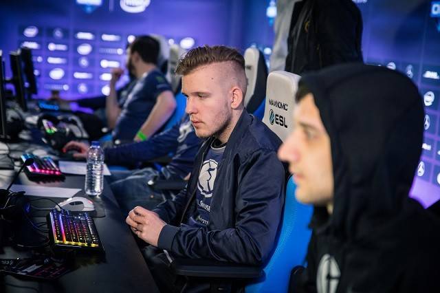 注意身体呀~BLG中野Rank训练至凌晨三点 全力备战决赛