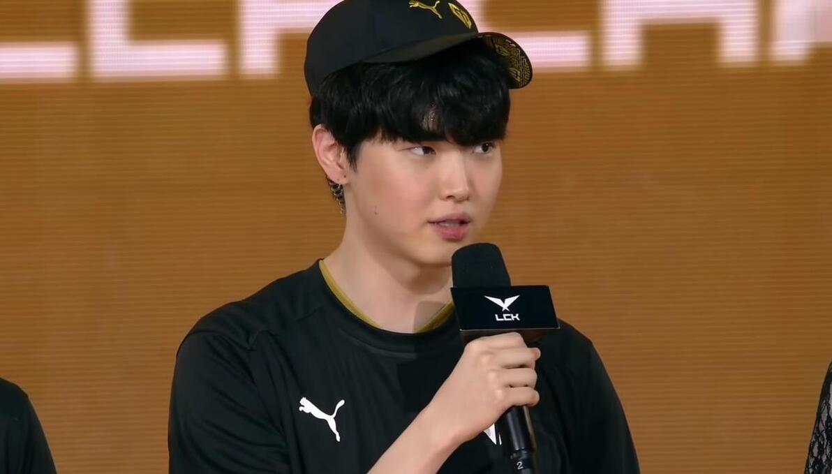 GALA 成功自救！ JIEJIE 被击败并被杀， Four 人， TheShy Youlong 对抗三人， Alone 并且 Invictus Gaming 赢得了第一场比赛