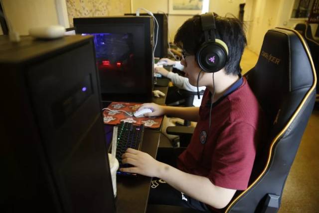 AdreN锐评：s1mple回归、NiKo加入Falcons和m0NESY建议