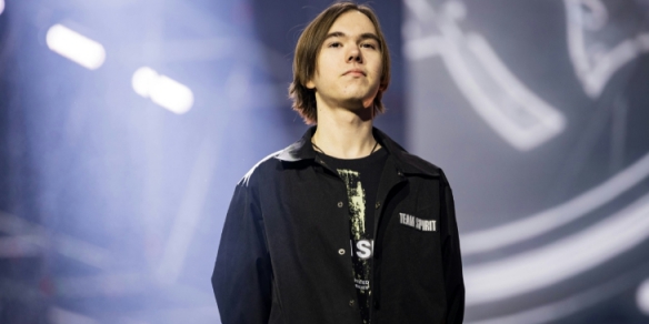 2025KPL夏季赛总决赛，重庆狼队时隔五年再夺联赛冠军，小胖FMVP