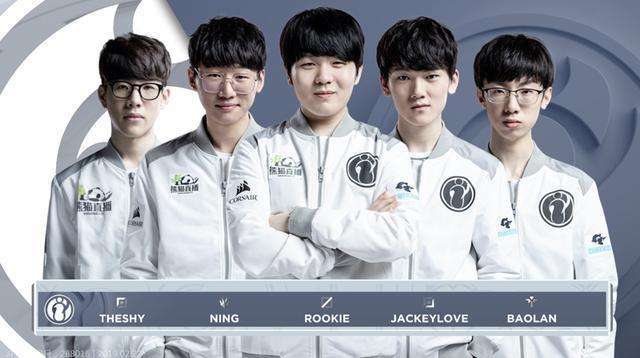 转会期又来了！最近 LPL 某战队的下路选手的女朋友是中路选手的前女友。